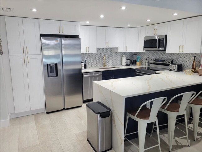 Building Photo - 19390 Collins Ave Unit 216