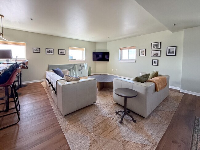 Photo - 525 W Lafayette Blvd Unit 21E