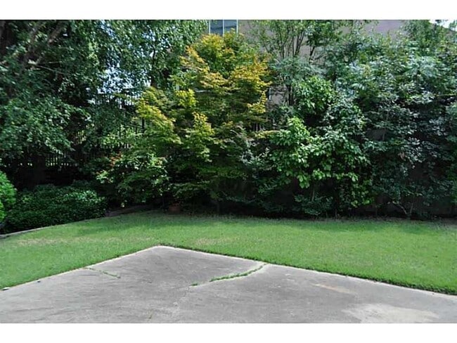 Photo - 2702 Bridgegate Cove NE