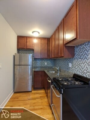 Photo - 429 W Roscoe St (Chicago, IL)