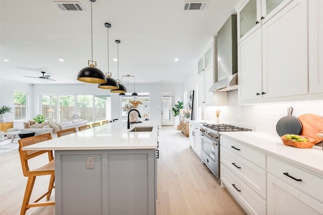 Photo - 5710 Vanderbilt Ave