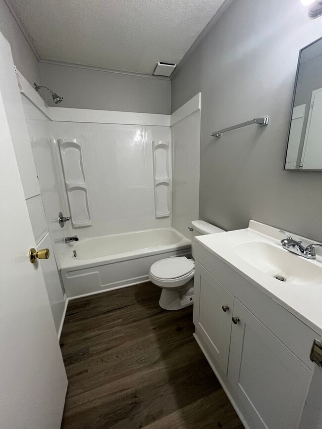 Photo - Remodeled Apartment 2 Bed / 1 Bath
