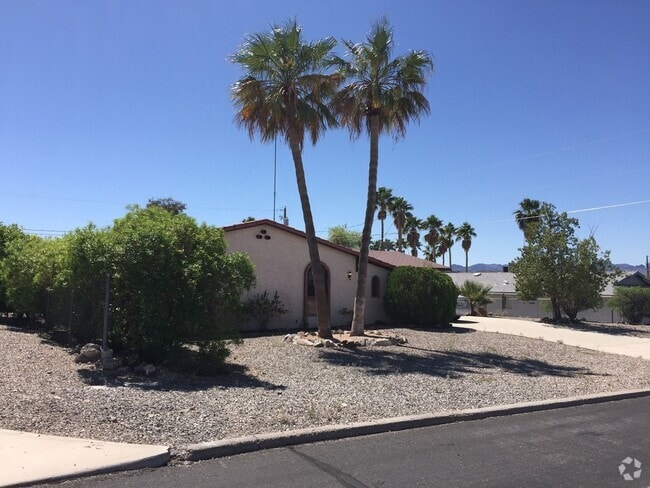 Building Photo - Centrally Located Home with Newer Energy E...