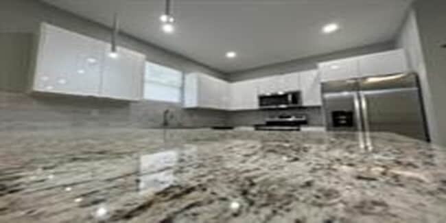 Photo - 227 N E St