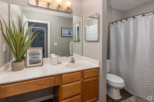 2BR, 2BA - 1,125SF