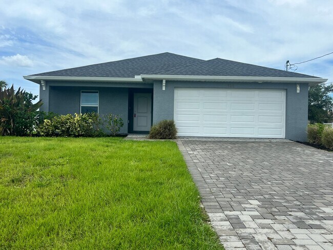 Building Photo - NW Cape Coral 3BR/2BA Home with 2-Car Gara...