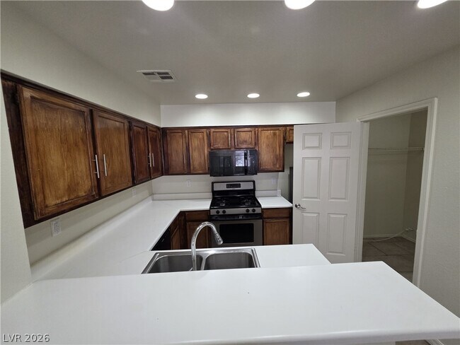 2121 Chertsey Dr Unit D