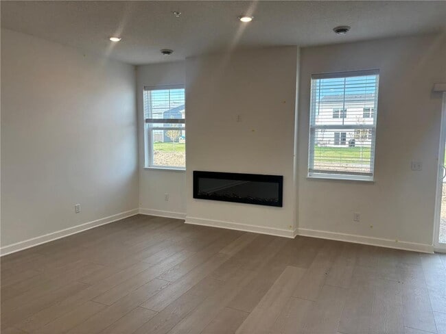 Photo - 1075 Anmeadle Row