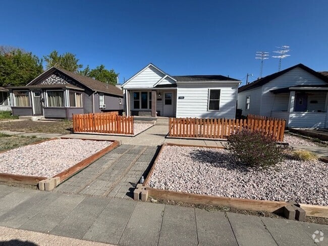 Building Photo - Adorable 4 Bedroom 2 Bathroom Single Famil... Rental