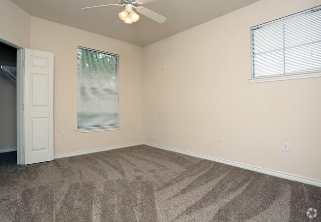 1BR,1BA-758sft