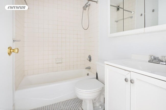 Photo - 301 E 45th St