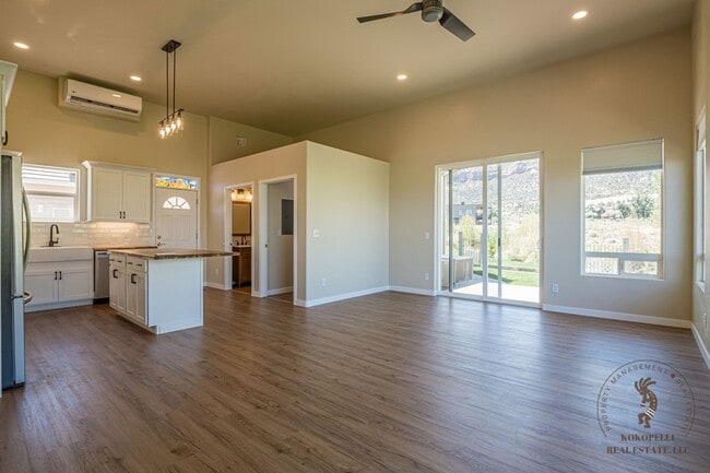 Photo - 2141 Redcliff Cir House