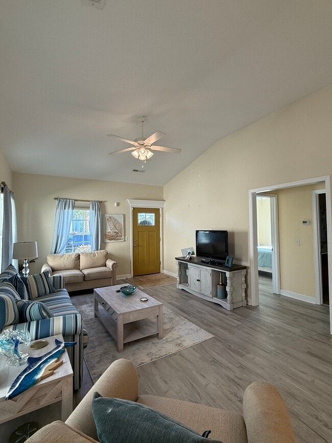 101 Palm Cove Cir