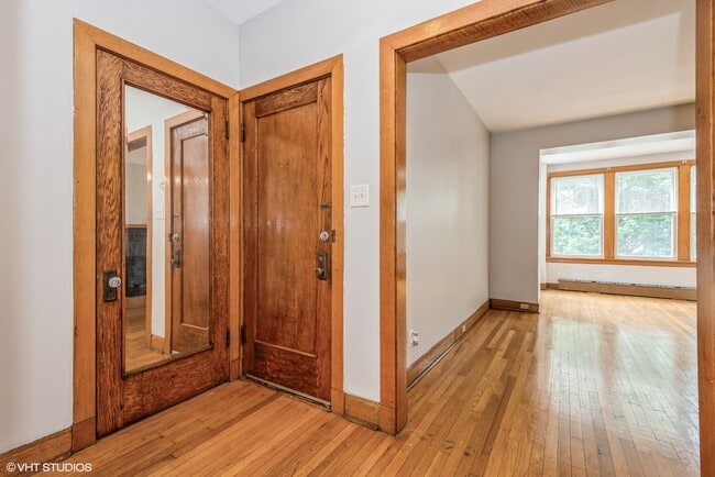 Photo - 5036 W Cullom Ave