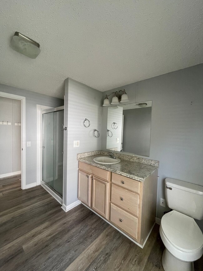 Photo - 207 Cumberland Ln