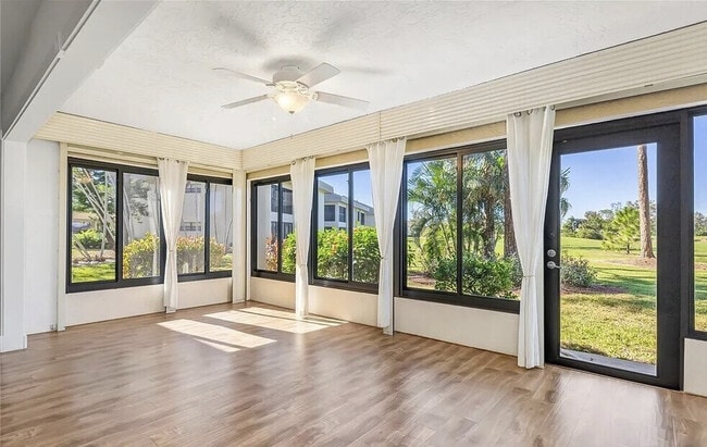 Photo - 5625 Trailwinds Dr Unit 412