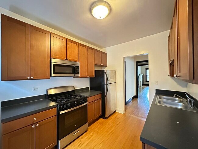 Photo - 1949 W Cuyler Ave Unit 2