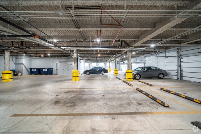 Garage - 2402 W Carmen Ave