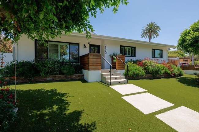 Charming 2BR/2BA + Bonus Room Home in Coas... - Charming 2BR/2BA + Bonus Room Home in Coas...