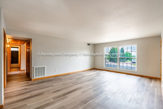 Photo - 2902 Airport Rd