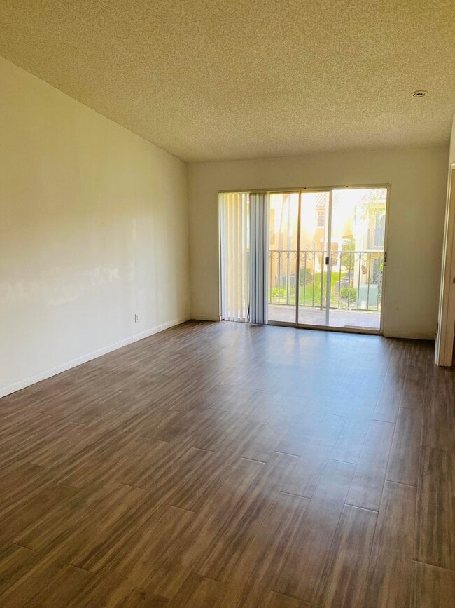 Building Photo - 1130 Lake Shore Dr Unit 201 Rental