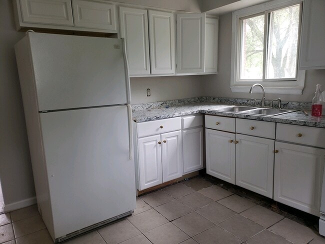 Photo - 682 Oswego Ave