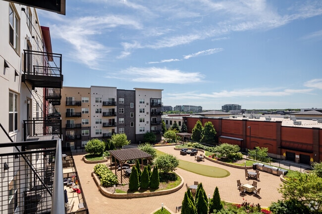 2BR, 2BA - View