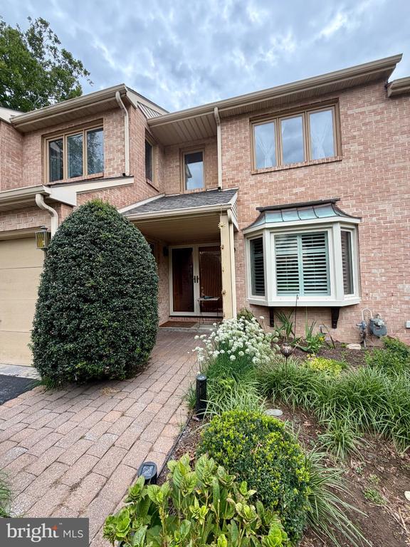 56 Treaty Dr