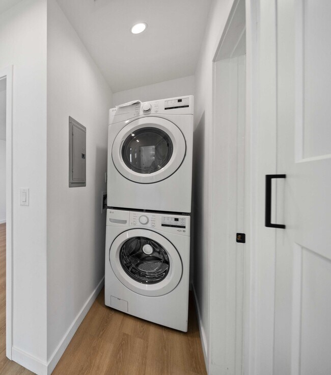 Laundry in unit - 1304 N Cordova St Unit 1304 Cordova St. Burbank