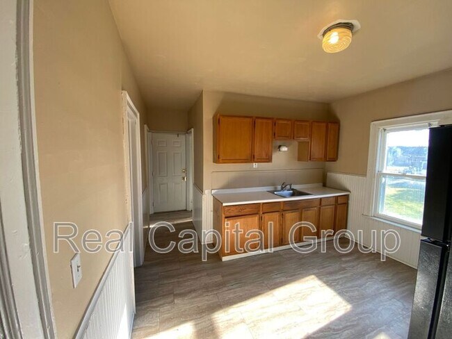 Photo - 408 Woodlawn Ave Unit 2