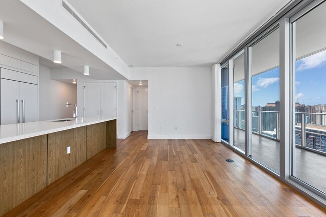 Photo - Stunning 3BD/3BA/2PRKG Residence at Azure ... Unit 3401