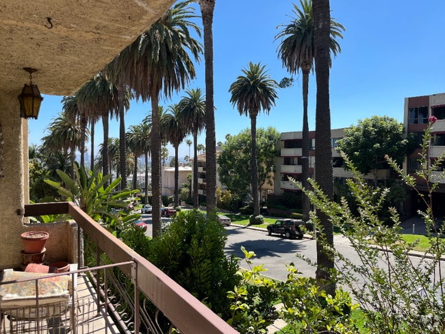 Building Photo - 1750 Camino Palmero St Rental