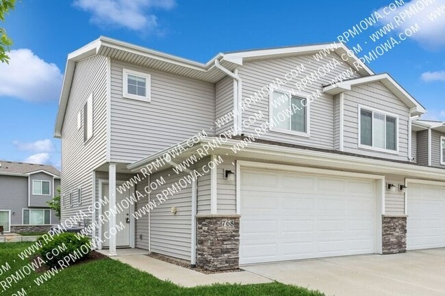 Photo - 768 NE Macey Way House