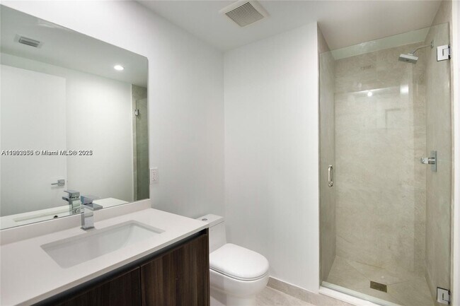 Photo - 488 NE 18th St Unidad 2506