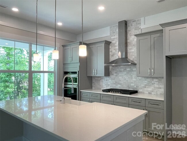 Photo - 1014 Parkes St