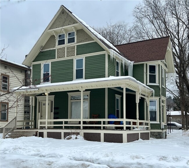 Building Photo - 105 Spruce St