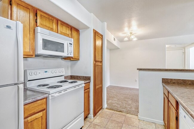 Building Photo - 1 Bedroom 2nd Floor Unit 2172