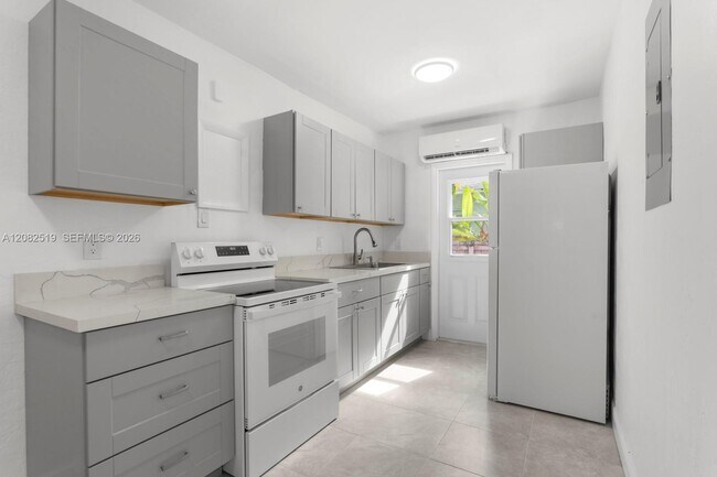 Photo - 2375 SW 16th Ave Unit # B