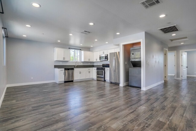 Photo - 5258 Oakland St