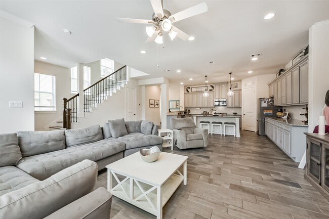 Photo - 18 W Oaks Dr Rental