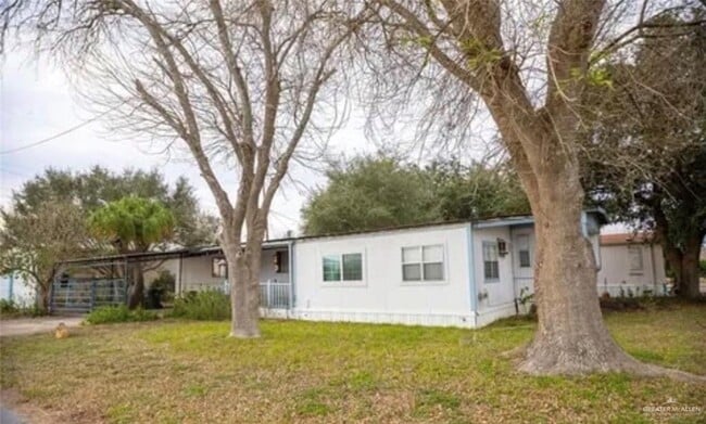910 S Palmera Dr