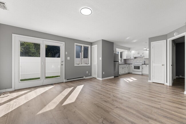 Building Photo - 8 Burma Rd Unit 2 Rental