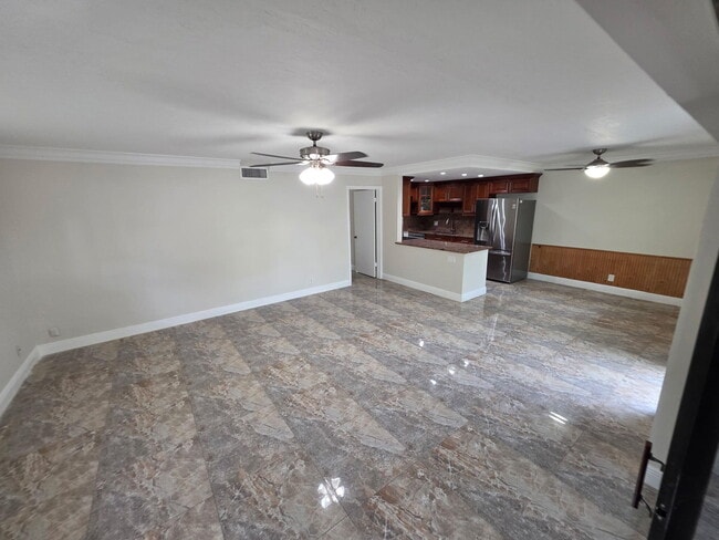 Building Photo - 111 Lake Ave Unit 8