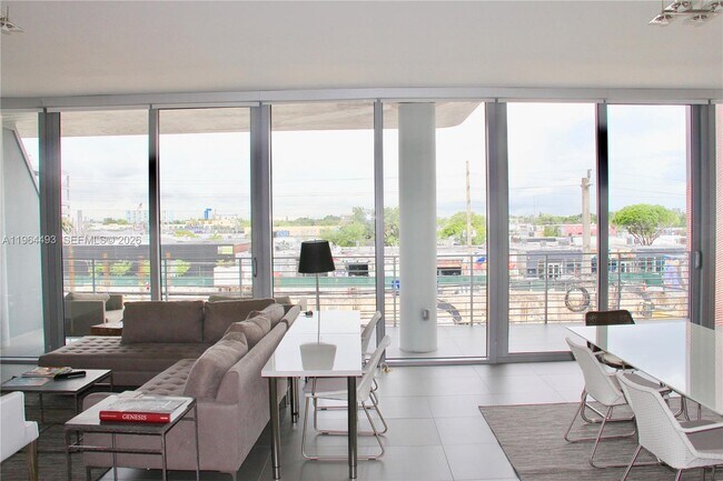 Photo - 250 NW 24th St Unit 3C