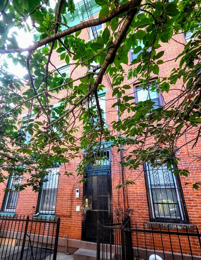 Building Photo - 297 3rd St Unit 1