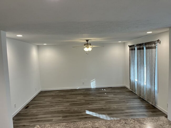 Photo - 5100 W Augusta Blvd