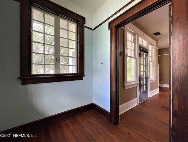 Photo - 148 W 6th St