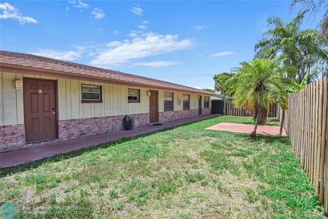 Building Photo - 151 SW 15th St Unit C Rental