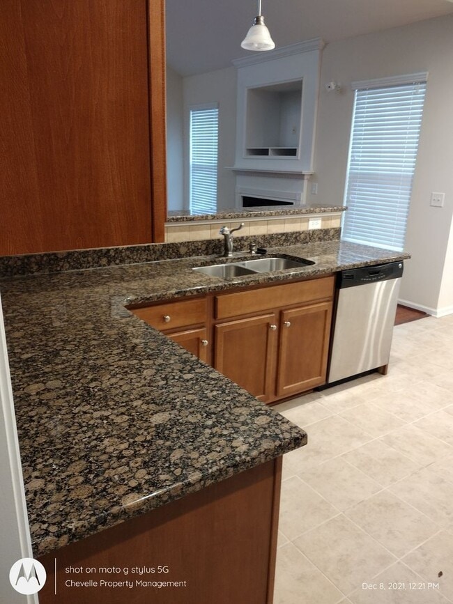 Photo - Beautiful 5 bedroom FOR RENT