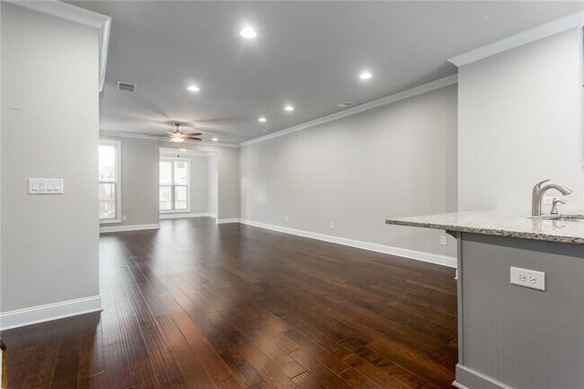 Photo - 209 Bedford Aly